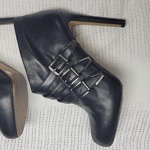 Vince Camuto sz 7 bootie stiletto